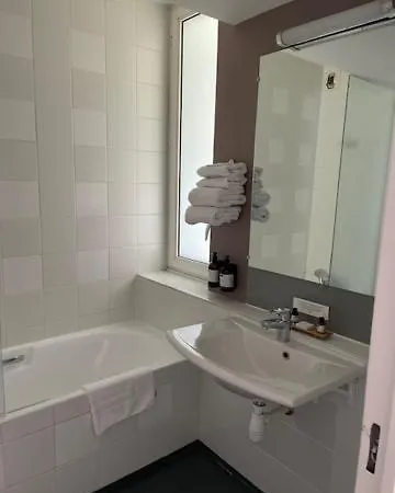 Logis Des Sittelles فندق