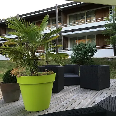 Otel Logis Des Sittelles Montfort-le-Gesnois