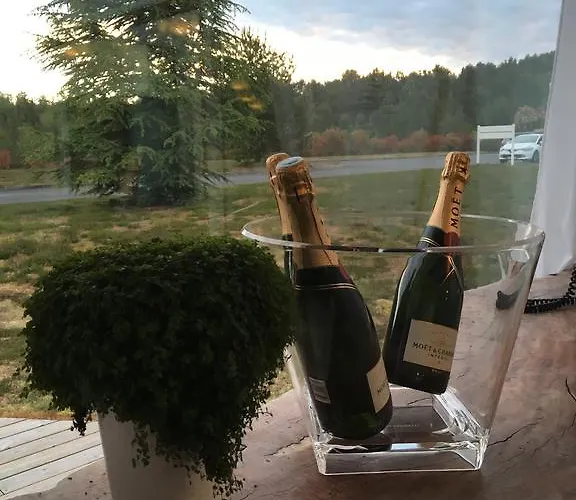 Logis Des Sittelles Hotel 3*