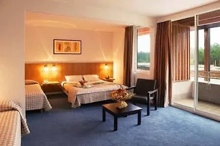 Logis Des Sittelles Hotel 3*